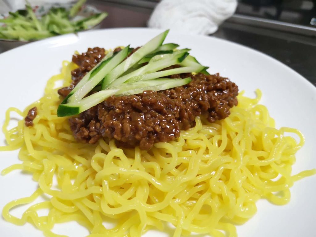 ジャージャー麺